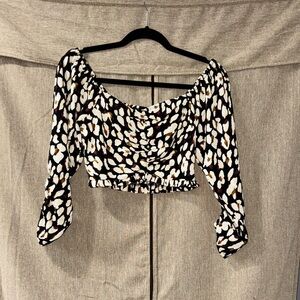 Forever 21 Black and White Patterned Quarter Sleeve Crop Top, size S Brand New